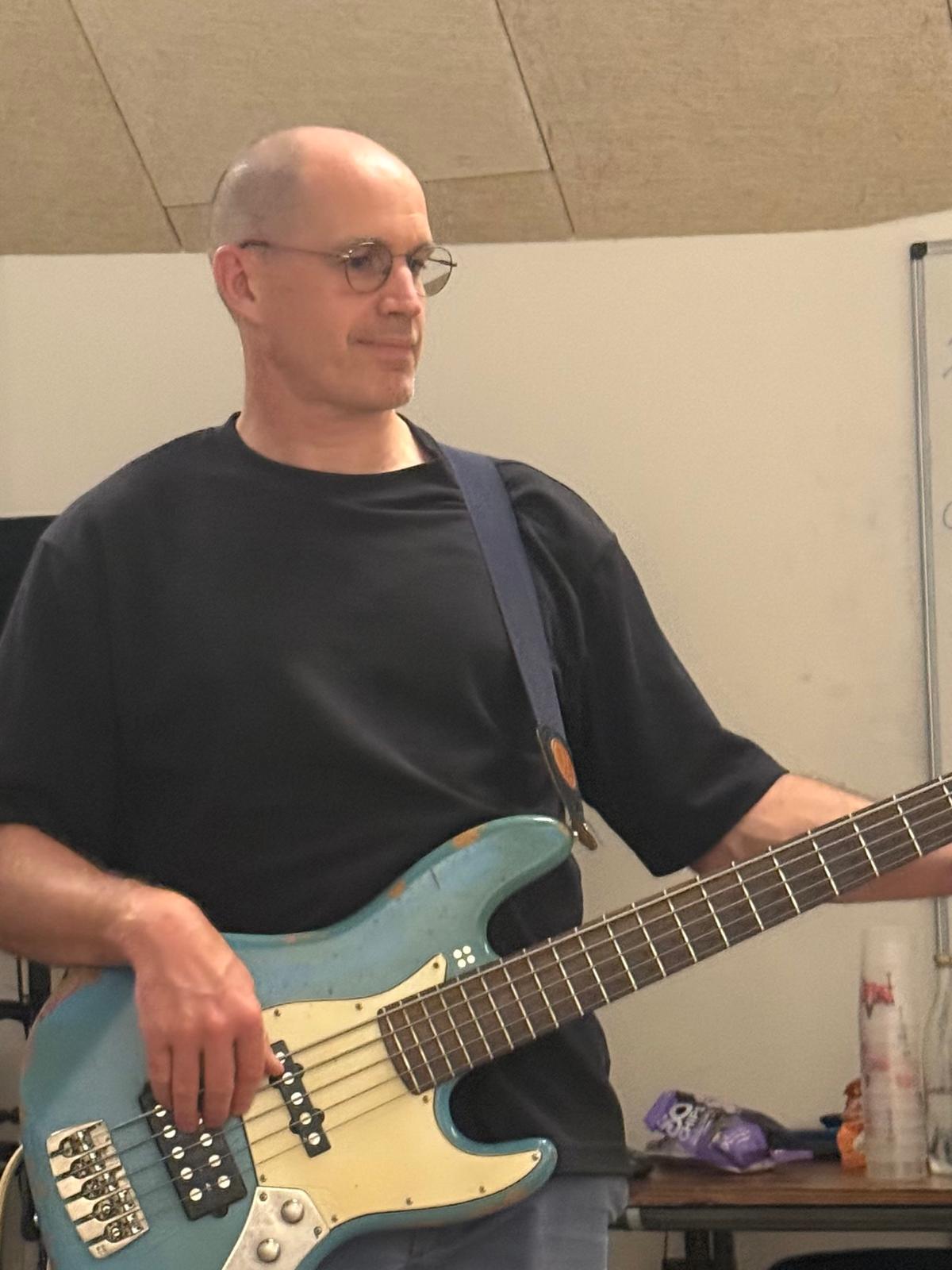 Fred, basse de Démarre Chantal